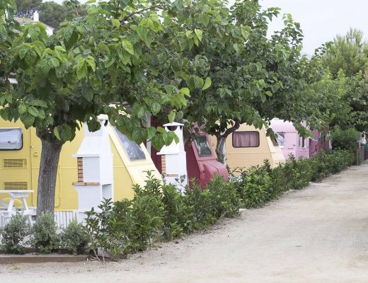 Camping miramar con caravanas vintage en Mont Roig Tarragona por el blog de lifestyle increible pero cierzo