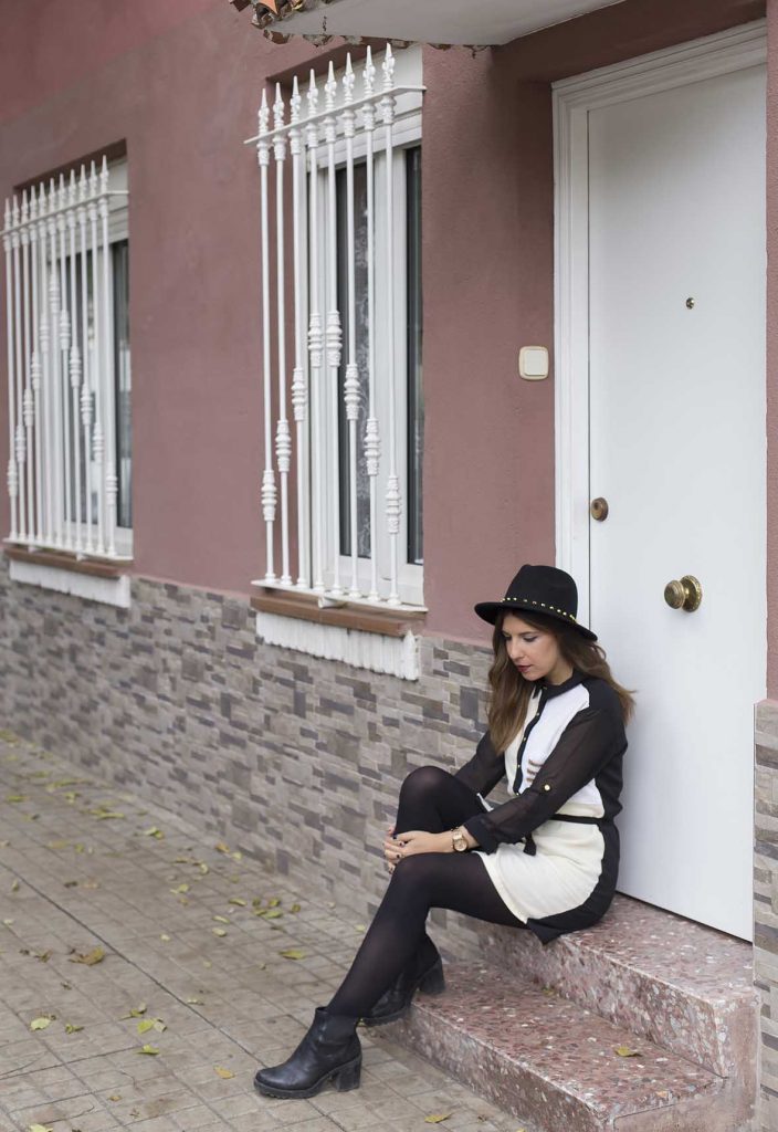 Vestido blanco & negro de Almatrichi con biker y sombrero en el blog de moda increíble pero cierzo